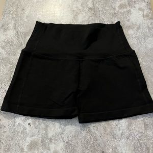 Alphalete Revival R6 Shorts - Black